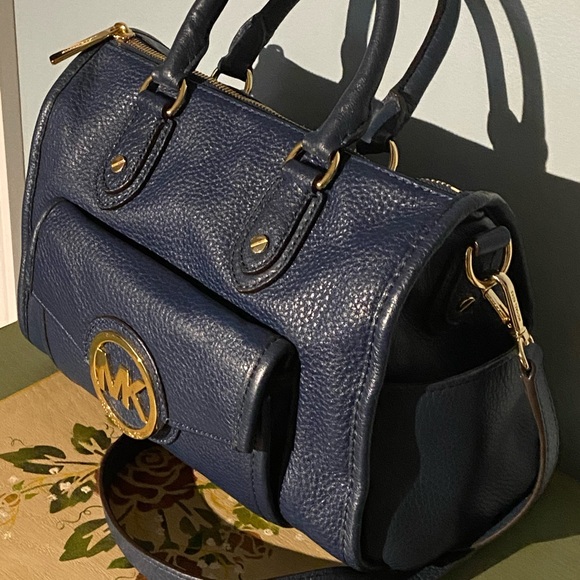 FIRM Michael Kors Fulton Crossbody - Picture 4 of 9